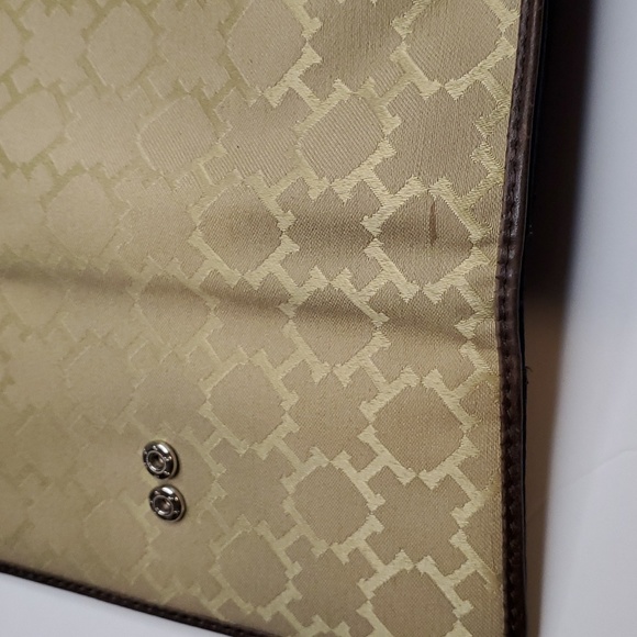 Tommy Hilfiger Checkbook/Wallet - Picture 8 of 8